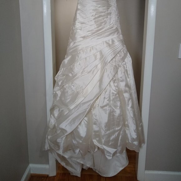 NWT! Bonny 122 Wedding Gown Size 6 - Picture 2 of 8